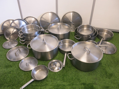 Assortment of Matfer Bourgeat Stainless Steel Pots & Pans to Include: 10 x Pots, 5 x Pans & 14 Lids.