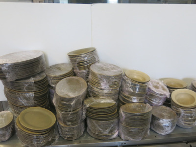 286 x Pieces of Sofia Ceramics London Crockery to Include: 39 x 15 x 10" Platers / 40 x 12 x 7.5" Platers / 54 x 8 x 5" Platers / 100 x 9" Starter Bowls / 47 x 7" Bowls & 6 x 7" Dishes (As Viewed).