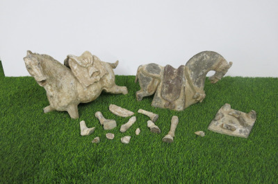 2 x Display Cast Horse Models. NOTE: require extensive repair.