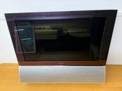 Bang & Olufsen 23" BeoCenter 6-23 Television, Type 9221, S/N 20827536. NOTE: no power supply or remote.