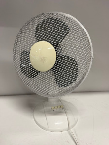 4 x Q-Connect White Desk Fans.