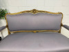 A French Louis XV Style Canap (2 Seater Settee) in Gold Leaf Wooden Frame with Mauve Upholstery. Size H97 x W157 x D70cm. - 4