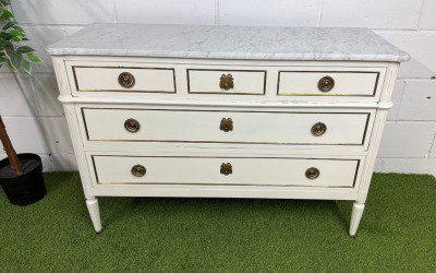 Neoclassical Style Off White Painted Wooden Three Draw Lockable Chest of Draws with Marble Top & Brass Detail Ring Pulls. Size H83 x W120 x D43cm.