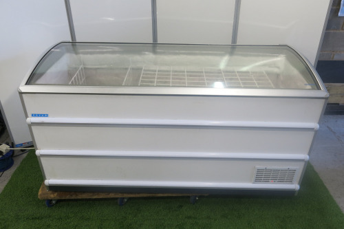 Novum 601L Glass Lid Chest Freezer, Model FCG11. Size H90 x W170 x D75cm.