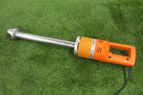 Dynamic Master Stick Mixer, Model MX91-410, S/N 21/02226. NOTE: crack to plastic body (As Viewed/Pictured).