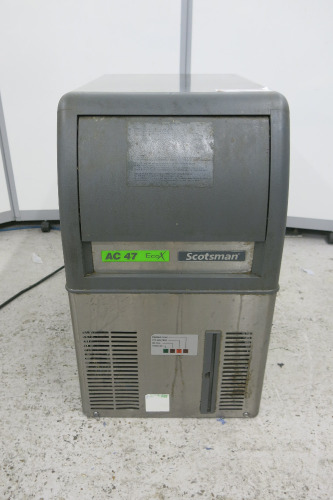Scotsman Self Contained Ice Cuber Machine, Model ACM 47 AS, S/N AN033392. Size H64 x W40 x D60cm.