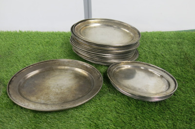 30 x Assorted Sized Metal Serving Dishes.