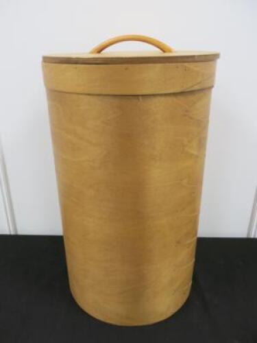 Shaker Limited Bent Plywood Laundry Basket with Lid. Size H52cm x D31cm