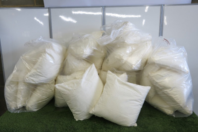 28 x Cream Coloured Cushions, Size 45 x 45cm.