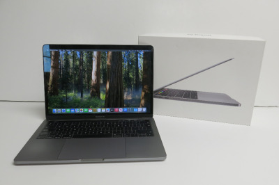 Apple MacBook Pro, 2019, 2.8GHz Quad-Core Intel Core i7, 16GB Memory & 500GB Storage. Comes in Original Box.