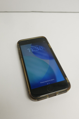 iPhone SE, 64GB, S/N FFMCD167PLJQ.