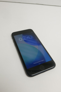 iPhone SE, 64GB, S/N D9KCGFV404.