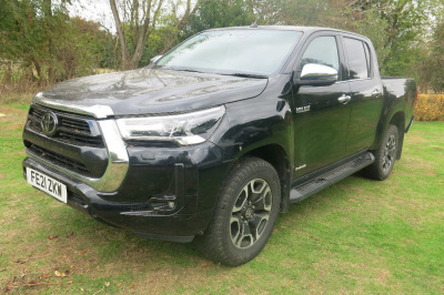 FE21 ZKW: Toyota Hilux Invincible D-40 4x4 in Black. Diesel, Manual, 2393cc, Mileage 95,258. MOT Expires 16.05.2027. V5 & 1 Key. 1 Former Keeper.
