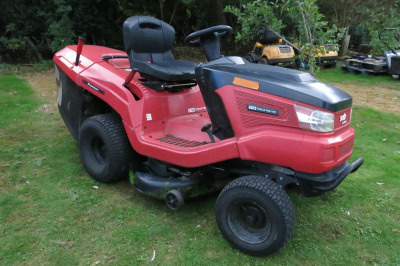 Solo by AL-KO Premium T 16-105.6 HD V2 Petrol Rear Collect Lawn Tractor.