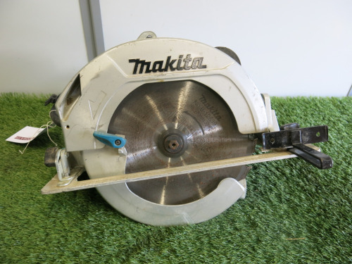 Makita HS0600 Corded Electric Circular Saw.