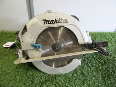 Makita HS0600 Corded Electric Circular Saw.