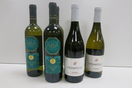 6 x Bottles of White Wine to Include: 3 x Vignefolii Pecorino Terre di Chieti 2023 & 3 x Trabucchi D'Illasi Margherita 2021.