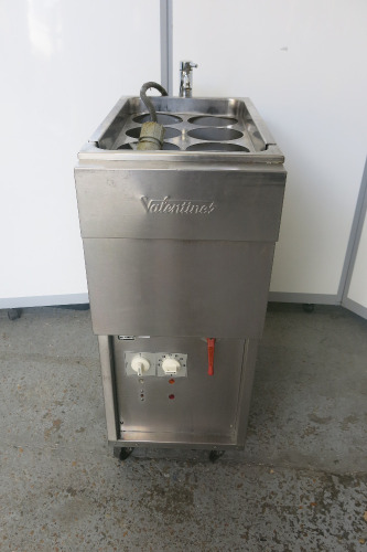 Valentine Electric 6 Slot Pasta Cooker, 3 Phase. Size H84 x W34 x D65cm.