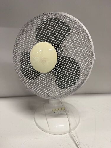 4 x Q-Connect White Desk Fans.