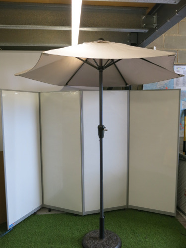 5 x Garden Company Umbrellas with 5 x Metal Bases, Size 190cm.