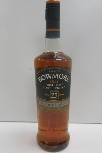 Bowmore Single Malt Scotch Whisky, 25 Years Old, 700ml.