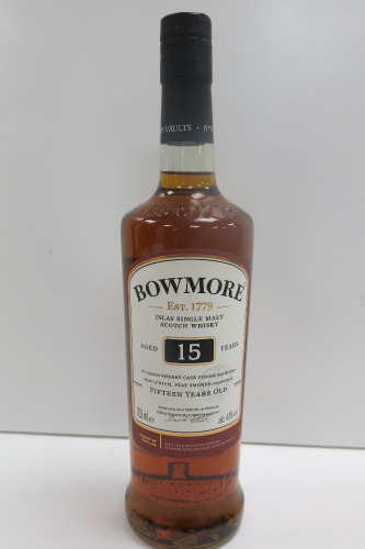 Bowmore Single Malt Scotch Whisky, 15 Years Old, 700ml.