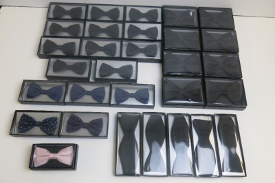 30 x Boxed/New Knightsbridge/Kensington Silk Bow Ties. Total Approx RRP &pound;1200.