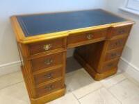 Reproduction Twin Pedestal Wood Veneer & Varnished Desk with 9 Drawers & Black Leather Inlay. Size H77cm x W122cm x D59cm