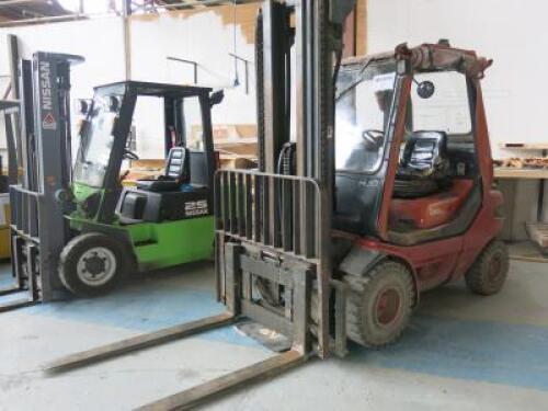 Lancing Linde H30D Counter Balance Fork Lift Truck, 3000kg Capacity, Triple Mast 5470mm, Side Shift, Serial Number 351E030379. Hours 21,846 (NOTE: Hydraulic hose leaking & requires replacement to lift forks