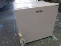 Zanussi ZT25 Counter Top Fridge with Ice Maker