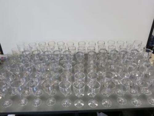 100 x Plastic Wine Glasses, Size 175ml