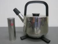Ex Display Zwilling Whistling Kettle with Sigma Fold Out Pot Holder