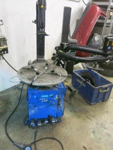 Hofmann Tyre Changer, Model MONTY 2300 with Easymount Pro.