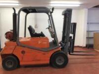BT C4G LPG Twin Mast Forklift Truck (2003). Lift Capacity - 2500kg, Lift Height - 2.8M, Side Shift, 6944 Hours. Comes with 1 x Key.