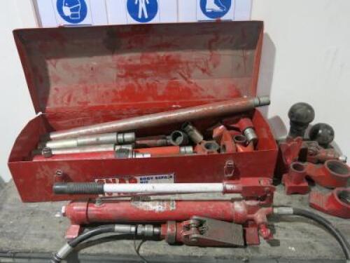 Sealey Snap 10 TON Body Repair Kit, Model RE97/10C. Comes with Assorted Attachments (As Viewed/Pictured)