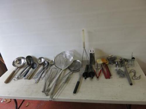 51 x Assorted Lot of Kitchen Utensils to Include: Ladels, Spoons, Whisks, Skimming Spoons, Potatoe Masher, Cheese Grater, Spatulas, Tongs etc. NOTE: does not include can opener