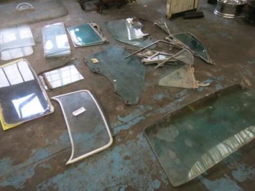 25 x Assorted Classic & Other Car Glass Windows & Glazed Units to Include: Windscreens, Rear Windows, Door Windows, Chrome Framed Windows.