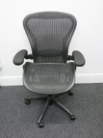 Herman Miller Aeron Ergonomic Adjustable Mesh Office Chairwith Lumbar Support, Adjustable Arm Rests & Fabric Arm Caps.Size B. 