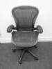 Herman Miller Aeron Ergonomic Adjustable Mesh Office Chairwith Lumbar Support, Adjustable Arm Rests & Fabric Arm Caps.Size B.&nbsp;