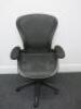 Herman Miller Aeron Ergonomic Adjustable Mesh Office Chairwith Lumbar Support, Adjustable Arm Rests & Fabric Arm Caps.Size B.&nbsp;