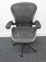 Herman Miller Aeron Ergonomic Adjustable Mesh Office Chairwith Lumbar Support, Adjustable Arm Rests & Fabric Arm Caps.Size B. 