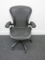 Herman Miller Aeron Ergonomic Adjustable Mesh Office Chairwith Adjustable Arm Rests & Vinyl Arm Caps.Size B.NOTE: seat pan requires refurbishment (As Viewed/Pictured). 