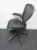 Herman Miller Aeron Ergonomic Adjustable Mesh Office Chairwith Adjustable Arm Rests & Vinyl Arm Caps.Size B.NOTE: seat pan requires refurbishment (As Viewed/Pictured).&nbsp; - 4