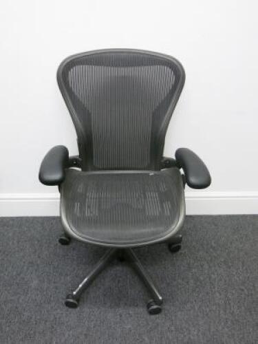 Herman Miller Aeron Ergonomic Adjustable Mesh Office Chairwith Lumbar Support, Adjustable Arm Rests & Vinyl Arm Caps.Size B.&nbsp;