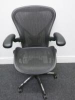 Herman Miller Aeron Ergonomic Adjustable Mesh Office Chairwith Lumbar Support, Adjustable Arm Rests & Vinyl Arm Caps.Size B. 