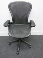 Herman Miller Aeron Ergonomic Adjustable Mesh Office Chairwith Lumbar Support, Adjustable Arm Rests & Vinyl Arm Caps.Size B. 