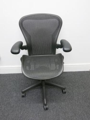 Herman Miller Aeron Ergonomic Adjustable Mesh Office Chairwith Lumbar Support, Adjustable Arm Rests & Vinyl Arm Caps.Size B.&nbsp;