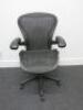Herman Miller Aeron Ergonomic Adjustable Mesh Office Chairwith Lumbar Support, Adjustable Arm Rests & Vinyl Arm Caps.Size B.&nbsp;