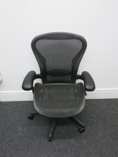 Herman Miller Aeron Ergonomic Adjustable Mesh Office Chairwith Lumbar Support, Adjustable Arm Rests & Vinyl Arm Caps.Size B. 