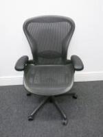 Herman Miller Aeron Ergonomic Adjustable Mesh Office Chairwith Lumbar Support, Adjustable Arm Rests & Vinyl Arm Caps.Size B. 